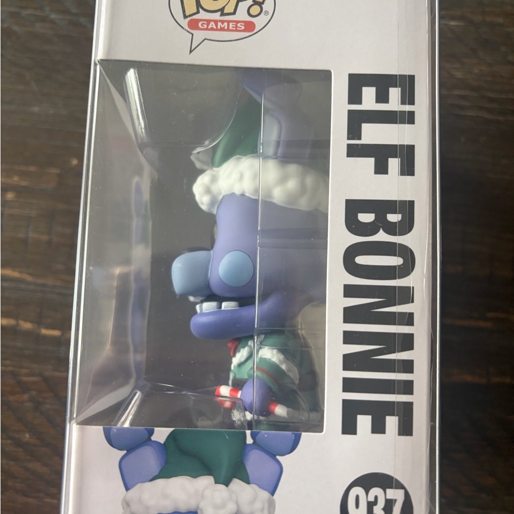 Funko Elf Bonnie Purple with Green and White Holiday Outfit - Picture 2 of 4